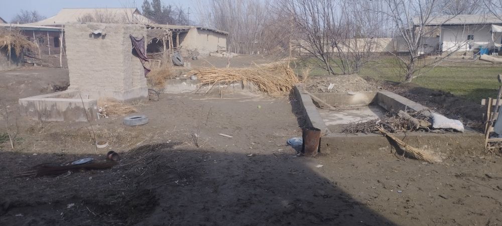 Uchastka sotiladi 4 sotix