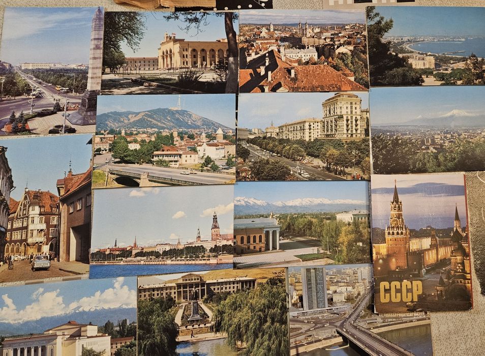 Колекционерски комунистически картички: СССР, НРБ. Не са надписани.