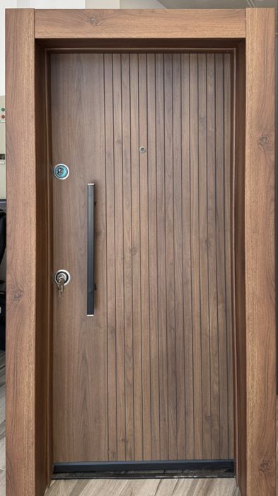 Входна врата с облякана каса-Perge Ohara