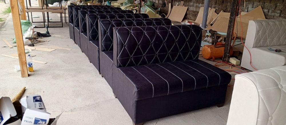 kafe va restoranlar uchun mebellar bor