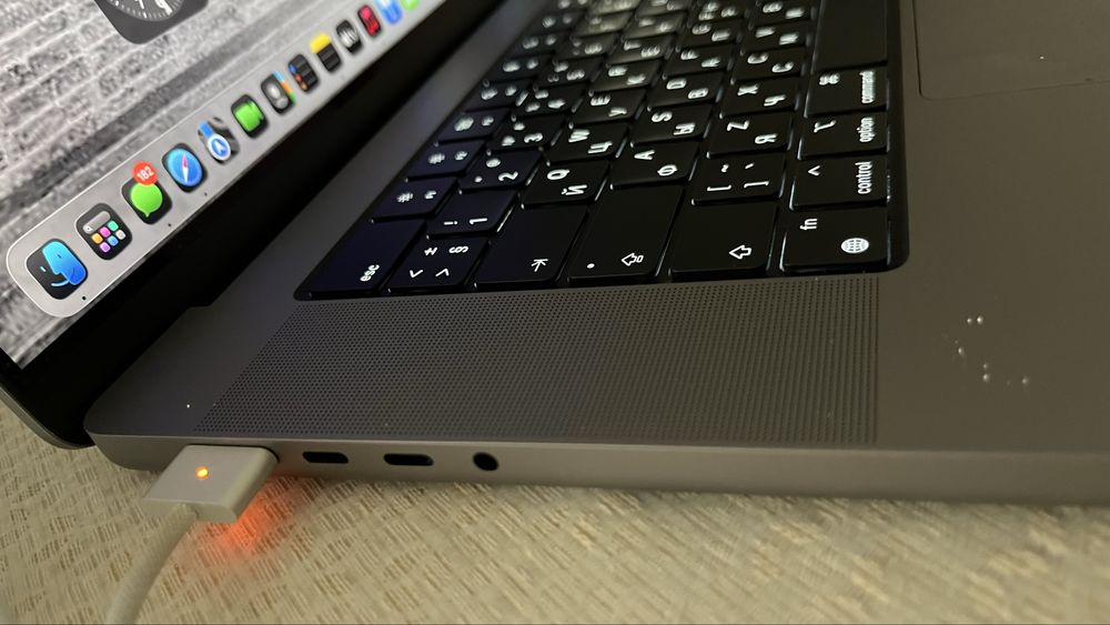 Продам MacBook Pro 16