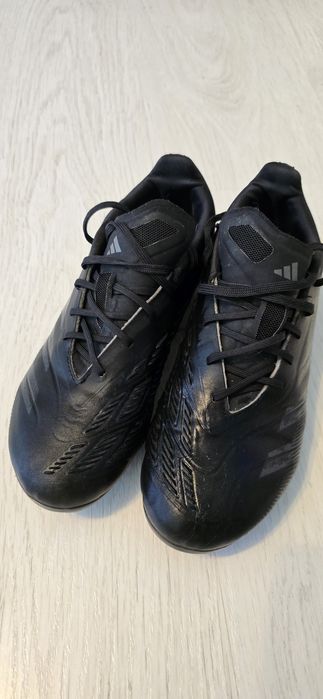 Ghete fotbal Predator Elite