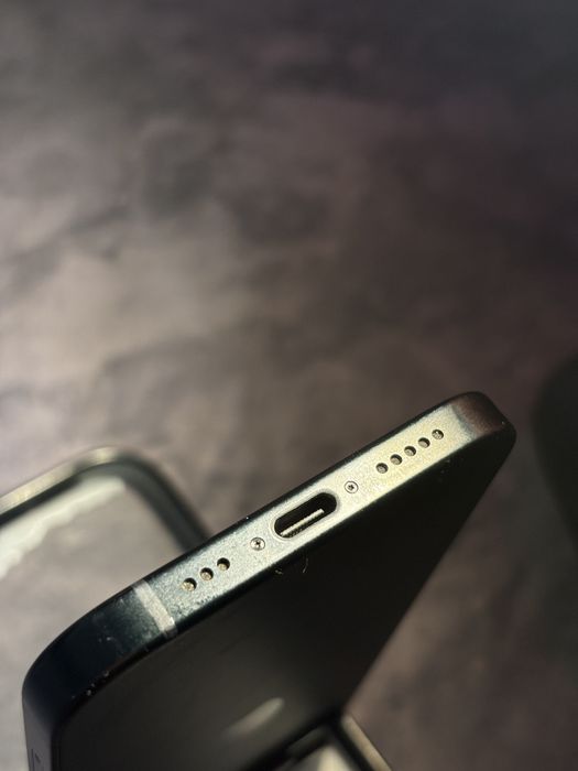 Vând iphone 15 Black 128gb