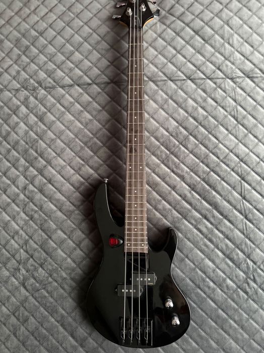 Bass ESP short-scale B-4JR (an 2019) Doze EMG Passive Stare Excelentă