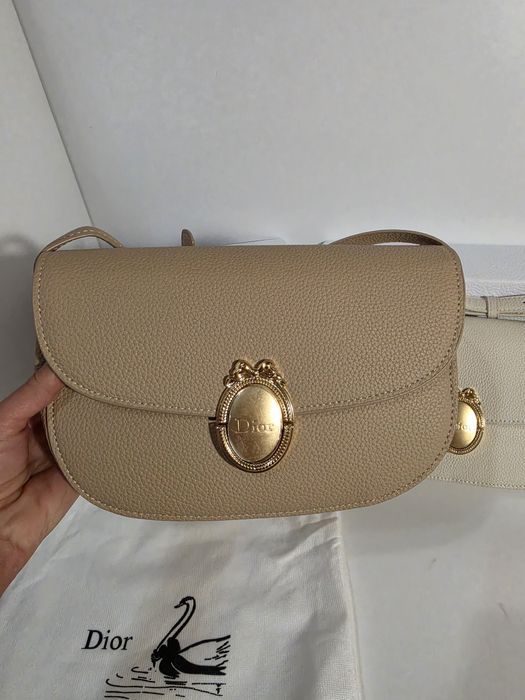 Налична чанта Dior Médaillon Beige