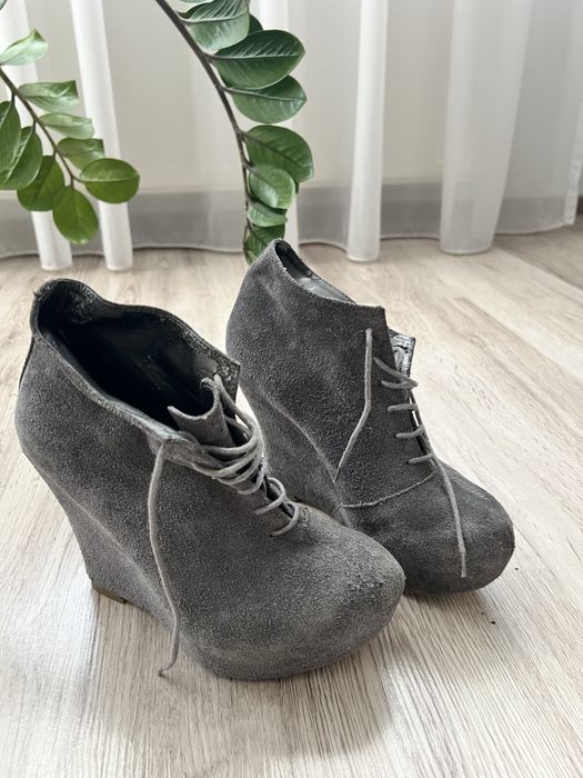 Botine piele intoarsa