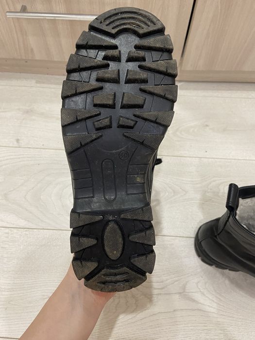 Продам зимние берцы 40 размер