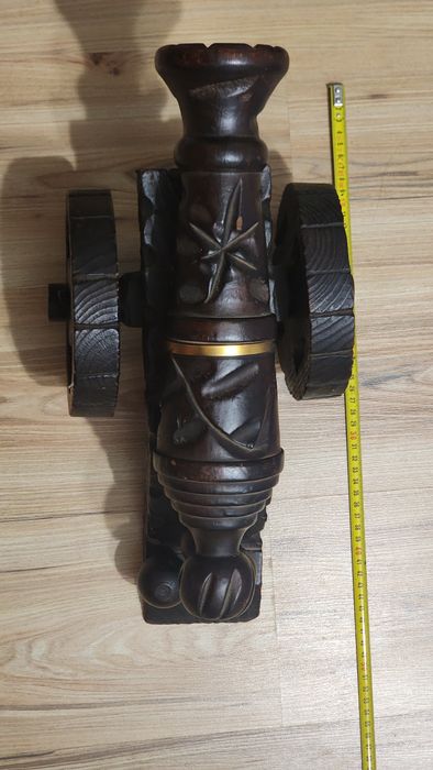 Figurina Tun din lemn sculptat