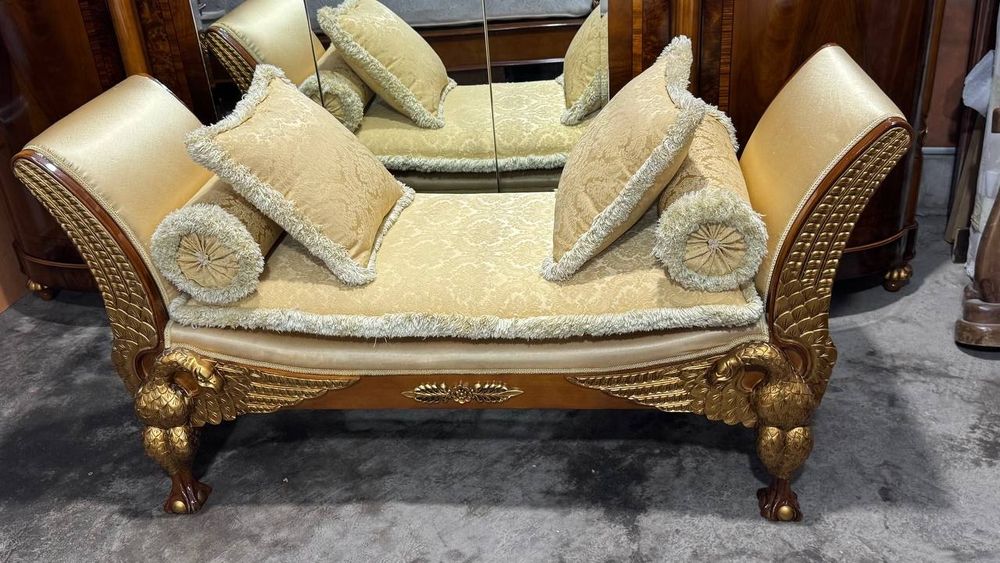 Продаётся Итальянский Спальный гарнитур