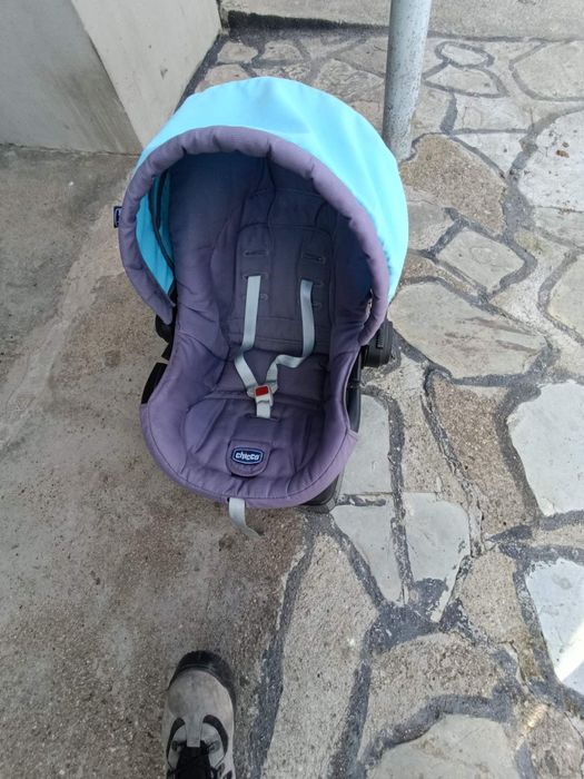 Кошче за кола chicco с основа