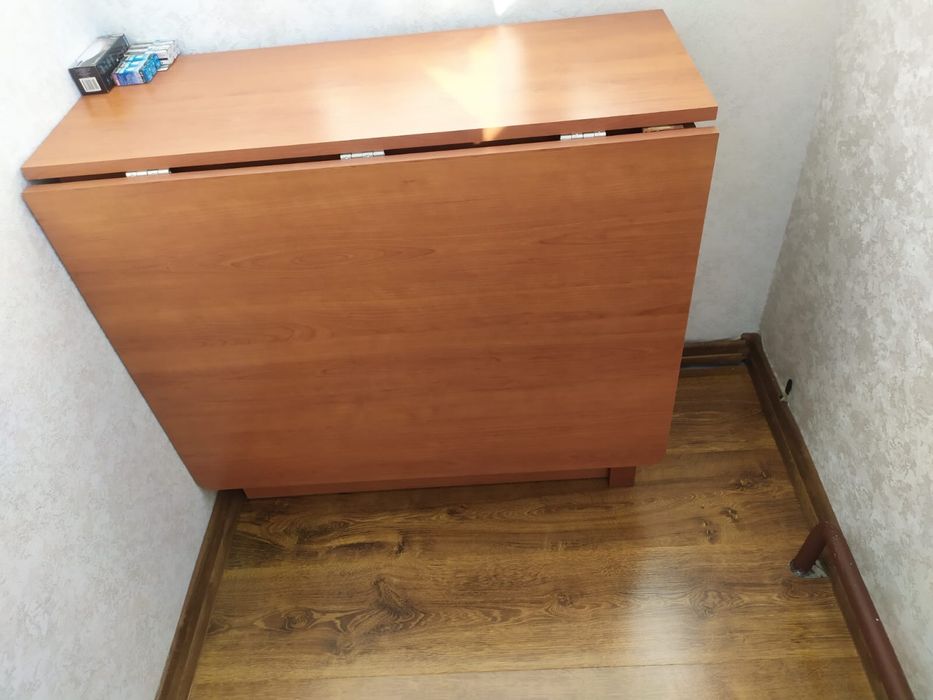 Стол книжка для гостинной