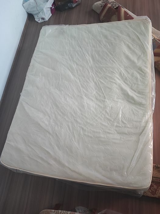 Продам новый матрас размер 2м-1.55м