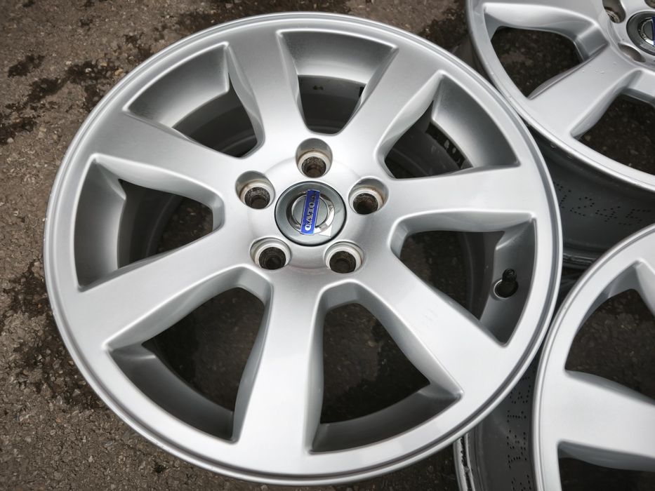 16" оригинални алуминиеви джанти за Volvo.