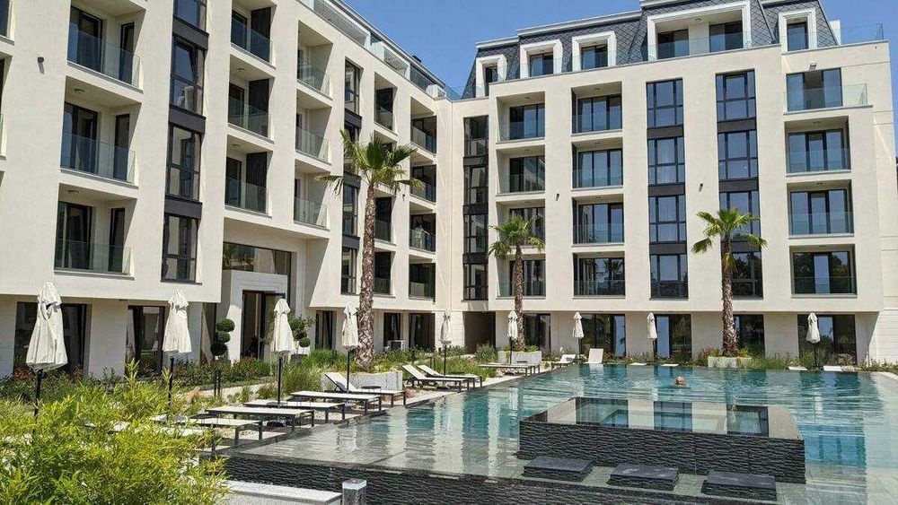 Дава се под наем Едностаен апартамент в к.к. Св.Св. Константин и Елена - 60 кв.м за 459 € - Снимка #1