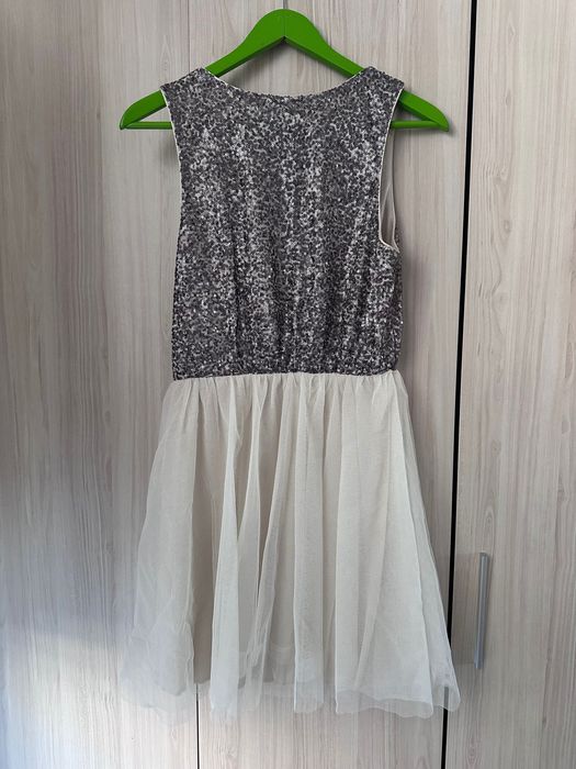 Рокля с тюл и паети - M