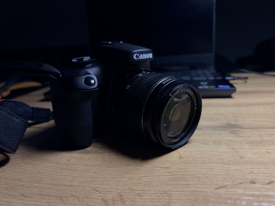 Зеркальная камера Canon EOS 4000D