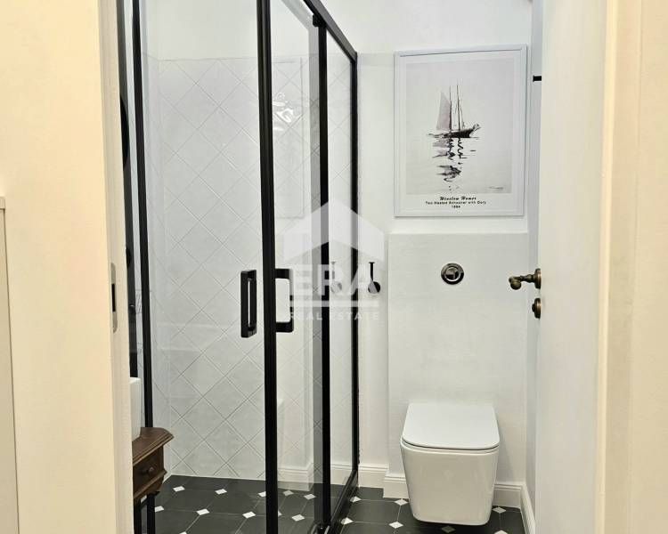 Дава се под наем Тристаен апартамент в София, Център - 75 кв.м за 1100 € - Снимка #2