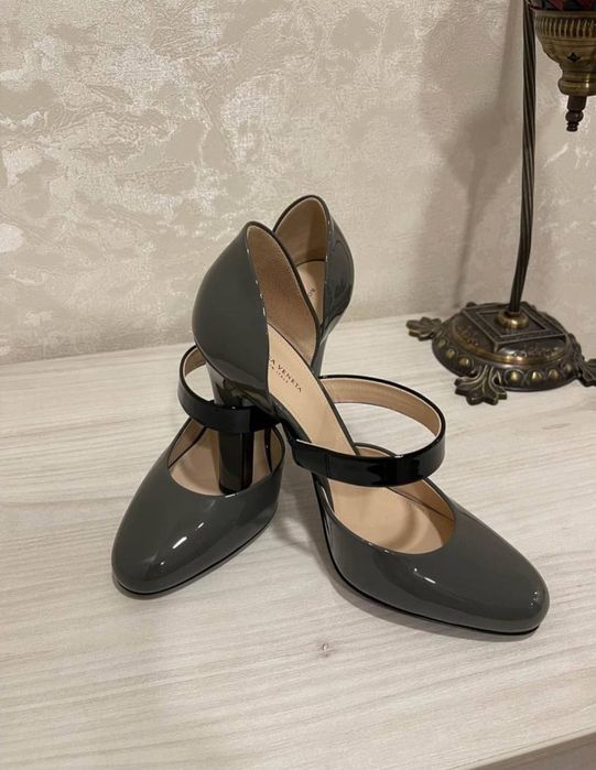 Продаются кожаные туфли