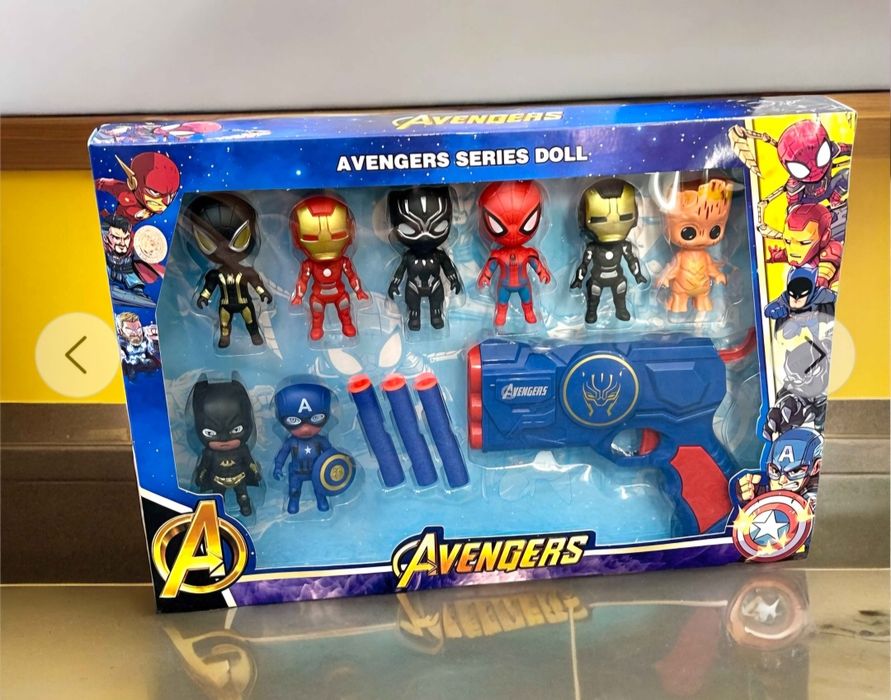 Комплект 8 фигурки с пистолет Avengers, Spiderman/Непобедимите