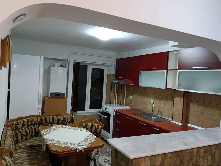 Inchiriez apartament 3 camere