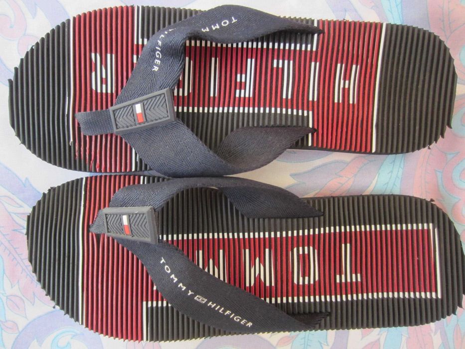 slapi Tommy Hilfiger, masura 45, ca noi