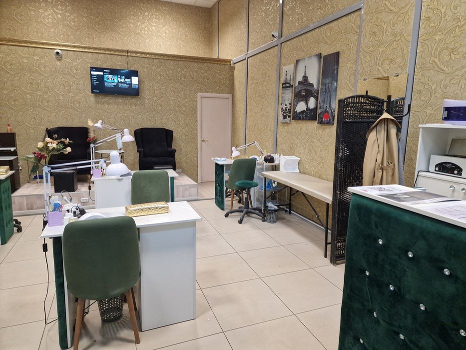 Сдаётся маникюрный столик в аренду