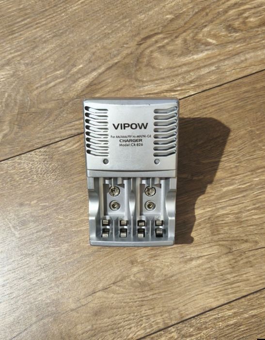 Зарядка для пальчиковых батареек