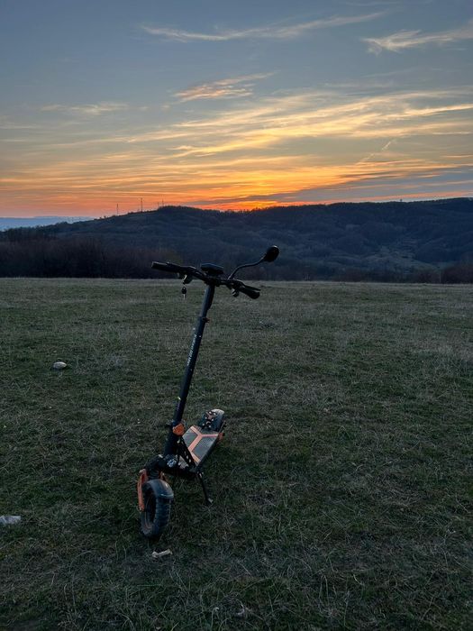 Vând trotineta electrica