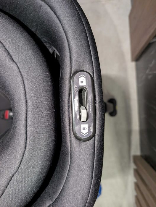 Столче за кола AXKID MINIKID 3 (0–36 кг)