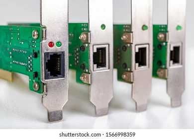 Сетевые карты проводные и беспроводные.