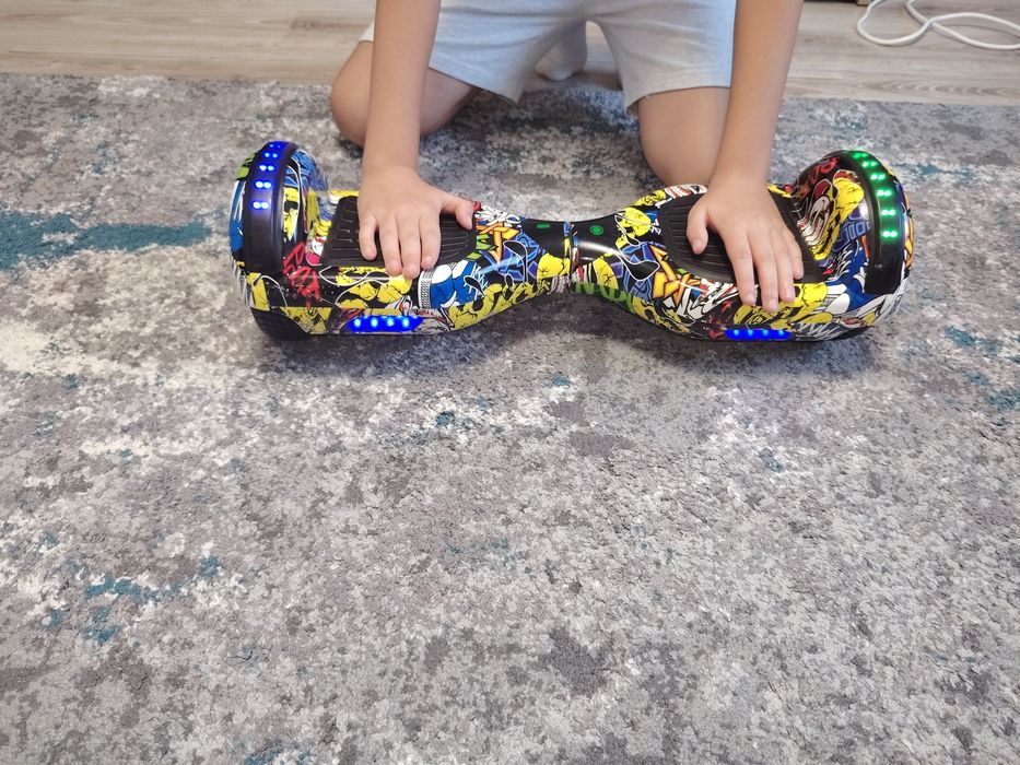 Hoverboard Electric Graffiti – Distracție, Stil și Adrenalină!