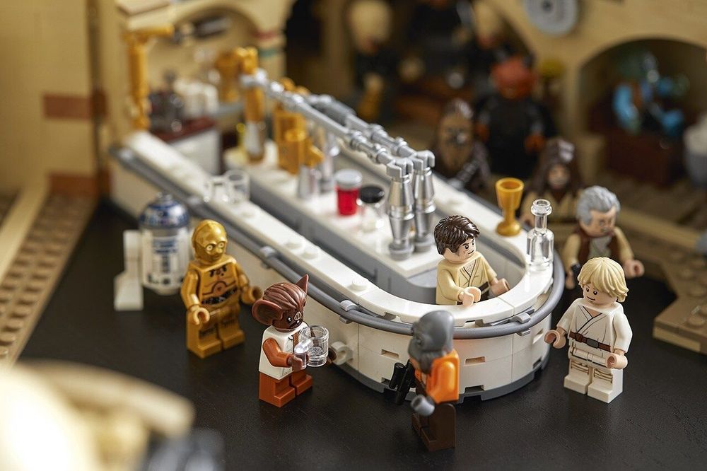 Лего набор Звёздные войны Кантина Мос Эйсли.Lego Star Wars Mos Eisley