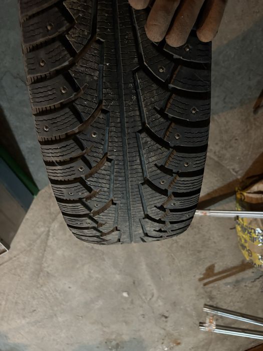 Продам 2 балона резины Nokian Hakkapeliitta