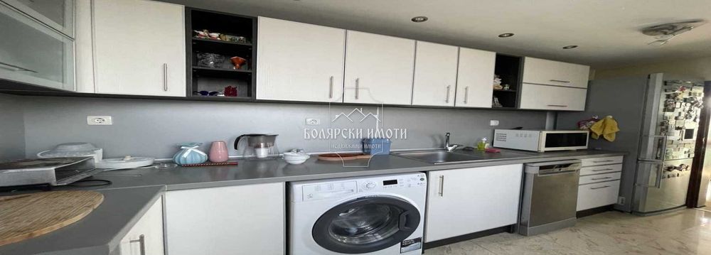 Етаж от къща в с. Първомайци