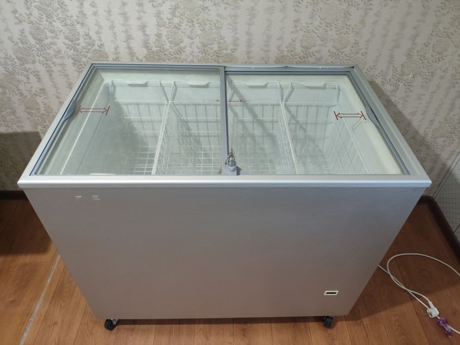 Витрыный морозильник