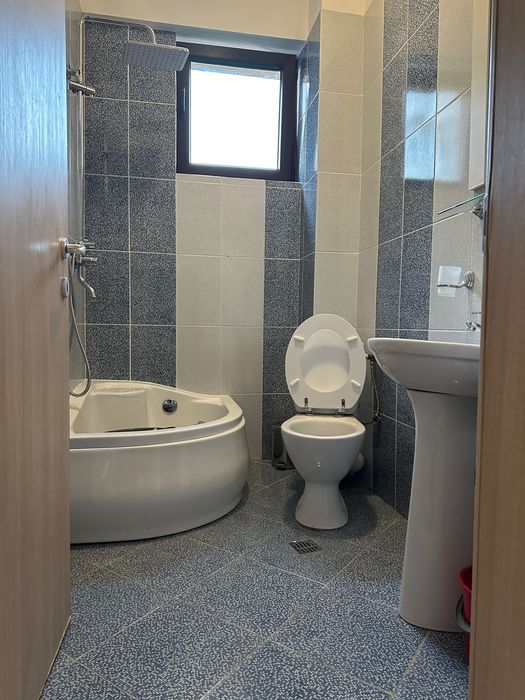 Închiriez apartament 2 cam, P-ta Victoriei, bloc din 2013