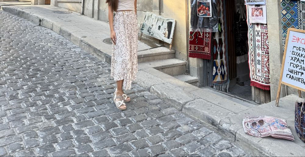 На отпуск в жаркие страны новая юбка Подчеркнёт фигуру!