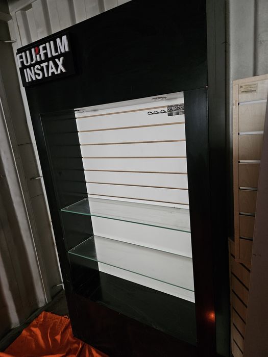 Шкаф с полками для товара