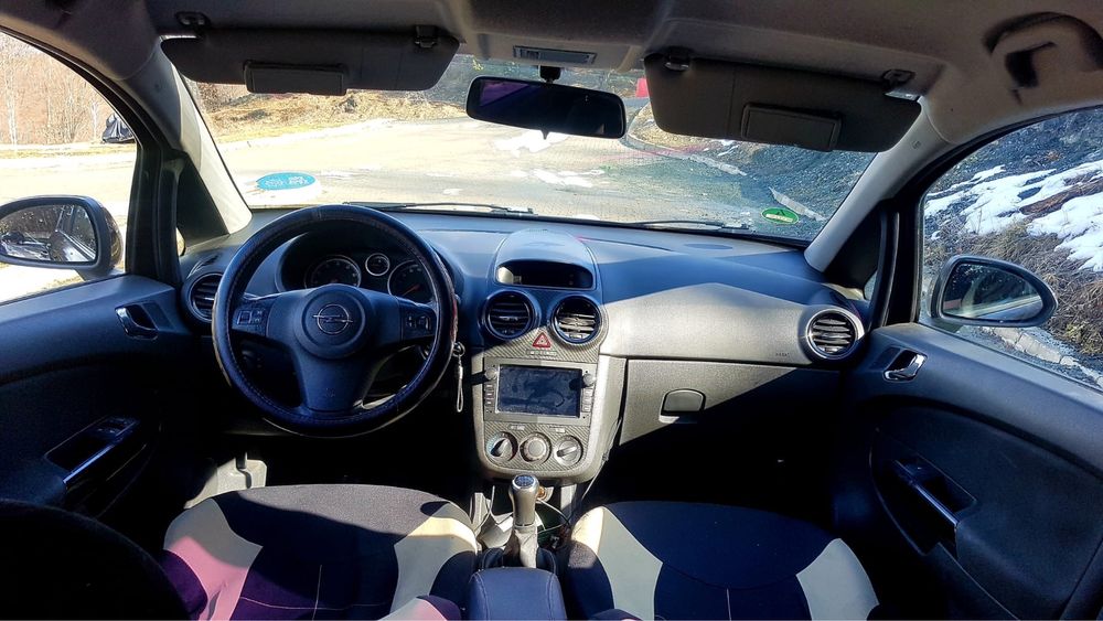 Proprietar,vand opel corsa,an 2008,taxe la zi,are 155000 km