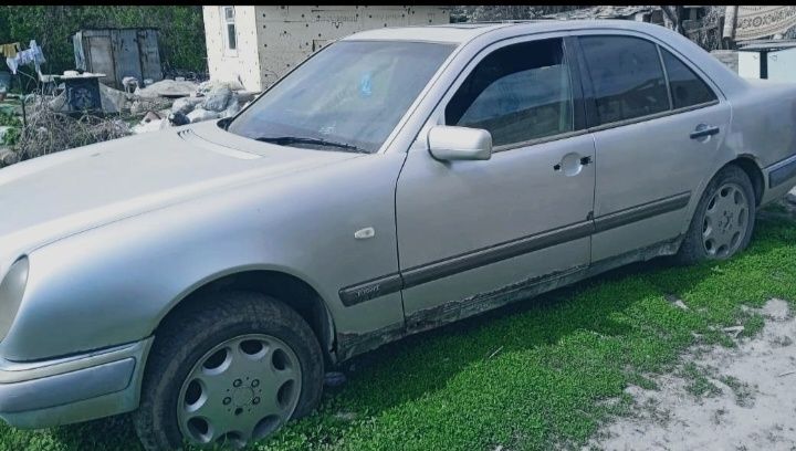Продам срочно машина Мерс