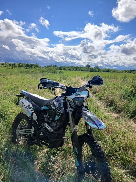 Продам эндуро 250 кубов