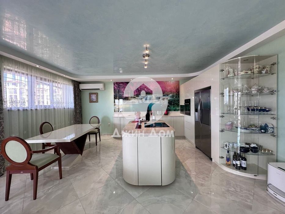 Просторен луксозен тристаен апартамент в к-с Посейдон, гр. Несебър