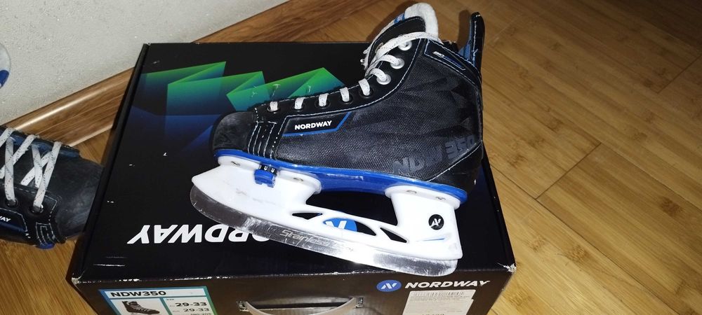 Коньки хоккейные