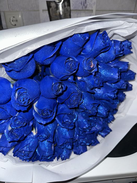 букет роз 51 шт синие блестящие