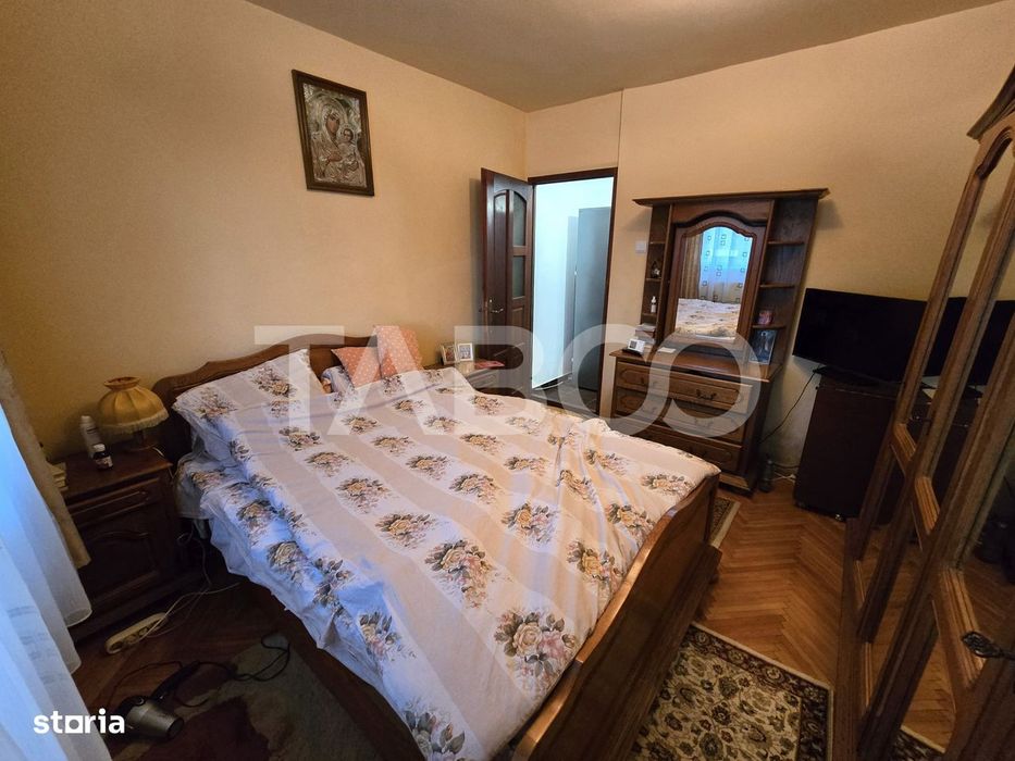 Apartament 3 camere decomandat 72 mpu 2 bai pivnita Vasile Aaron Sibiu