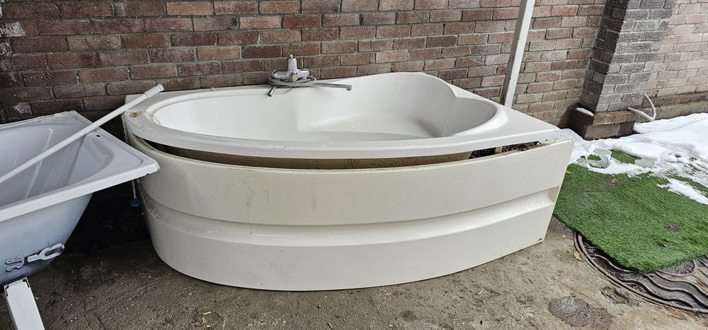 Продам ванну угловую и ванк прямую