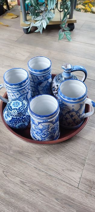 Set de ceramică Delftware, rare, cu ștampila, 4 cani/vaze, ulcior