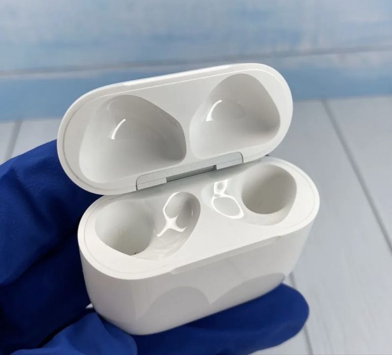 Кейс для AirPods 4 без ANC новый оригинал 100%