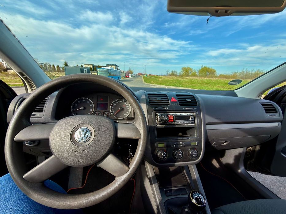 Volkswagen Golf Vând Volkswagen Golf MK5, an fabricație 2004, motorizare 1.6 FSI (benz