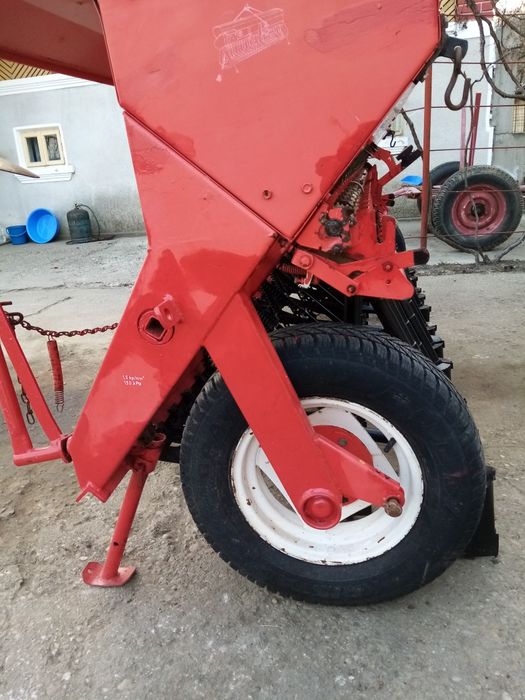Vând semănătoare păioase
